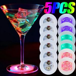 Concise and clear: สติกเกอร์ขวดน้ำเรืองแสงโคมไฟที่รองแก้ว LED สำหรับบาร์คริสต์มาส KTV 6ซม. 5ชิ้น