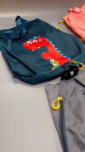 สำกัดคุณค่า กระเป๋าผ้าเปียกใส่ชูดว่ายน้ำ 2 ชั้น สะดวก ซึ่งประกอบไปด้วย บริการแบ่งสัดส่วนชัดเจน ซึ่งสามารถนำไปใช้งานง่ายสุดๆ โดยวัสดุเป็นผ้ากันน้ำ