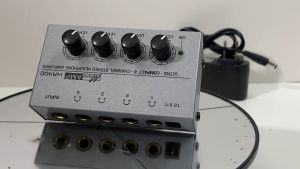 Micro Amp เครื่องขยายเสียงหูฟังสเตอริโอมีช่องสัญญาณขาออกของหูฟัง 4 ช่องและช่องอินพุต 1 ช่อง