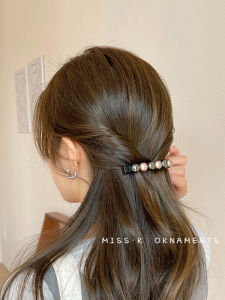 กิ๊บติดผมรูปสปริงประดับมุกสำหรับผู้หญิง ทรงหางม้าต่ำแบบหนีบข้างเดียว ทรงใหม่ปี 2024 ทรงหรูหรา สไตล์เกาหลี