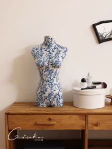 New Chinese Style Ceramic Artistic Portrait Sculpture Blue And White Porcelain Tabletop Decorative Items for Home Decoration