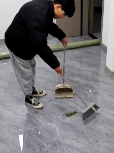 H3C เสื่อน้ำมัน กระเบื้องยาง PVC  เสื่อน้ำมันหนา 1.5/2.0มม.  4-10-20ตรม เสื่อน้ำมันลายไม้ ทนต่อการสึกหรอ กันน้ำ ไม่มีฟอร์มาลดีไฮด์ฟรี ไม่มีกลิ่น แผ่นยางปูพื้น ปูพื้นห้องนอน  หนาขึ้น ติดพื้น วัสดุปูพื้น ส่งจากไทยกระเบื้องปูพื้น DIY Floor sticker