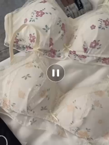 Y&C Ready Stock in Singapore Women Cotton Lace Wireless Bralette Push-Up BRA04