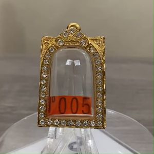 T005 ตลับพระ กรอบพระไมครอนฝังพลอยซุ้มโค้ง สมเด็จวัดระฆังหรือใกล้เคียง ขนาดวงใน 3.0*4.3 ซม. ขนาดที่ใส่สวย 2.6*3.9 ซม. หรือขนาดพระที่ใกล้เคียง