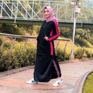 Rocella Setelan Olahraga Wanita Stelan Rok Celana Olahraga Trainy dan Baju Olahraga Wanita Kaos Jovanca