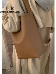 UR Retro Bucket Bag Womens Large Capacity Single Shoulder Commuter Bag Fashionable Trendy Underarm Tote Bag for Summer 2025