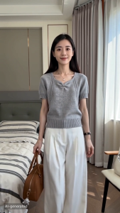 Áo thun ngắn tay đan dệt dành cho nữ tính với phong cách thời trang. Mặc nó giúp người dáng thấp trông thon gọn hơn. Áo sơ mi kiểu dáng mới mùa hè eo thắt chặt đơn giản