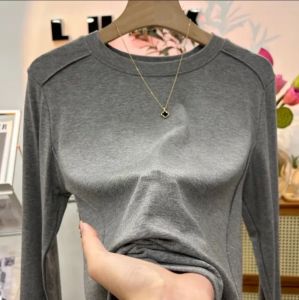 เสื้อยืดผู้หญิงทรงเข้ารูปเอวกระดูกปลาสไตล์ยุโรปฤดูใบไม้ร่วง/ฤดูหนาว เสื้อเชิ้ตคอปกครึ่งสูงแขนยาวสีพื้น