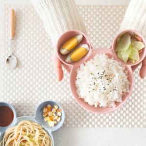 Piring Anak Karakter Mickey Mouse Set Kotak Bekal Makanan Free Sendok Garpu / Piring Plastik