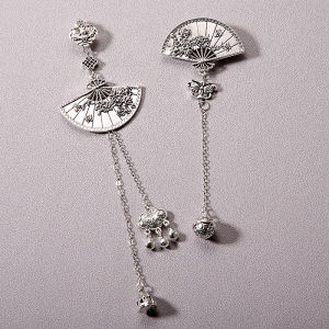 Retro Chinese Style Plum Blossom Fan Brooch Pin Womens Fashion Accessories Tassel Trendy Lapel Button Hanging Ornament