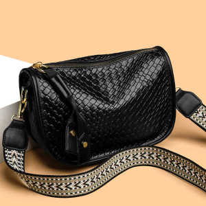 Fashionable 2025 Womens Shoulder Crossbody Basket Weave Bag Large Capacity Saddle Bag Soft Handle Contrast Color Leisure