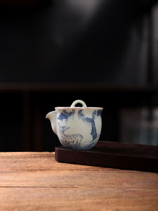 Blue And White Porcelain Tea Pot Handheld Bottle Underglaze Pasting Ceramic Tea Kettle Vintage Chinese Style Small Tea Pot