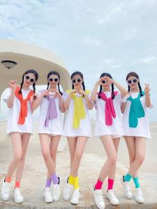 ชุดผ้าพันคอสีสันสดใสสำหรับเพื่อนสาว ชุดลำลองสำหรับการแสดงในงานปาร์ตี้ ชุดกระโปรงสั้นทรงหลวม แขนสั้น คอตตอน ชุดแฟชั่นฤดูร้อน