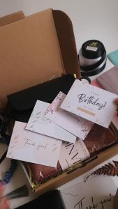 Paket Kado Ulang Tahun Cewek Tas Wanita Dan Hijab Perempuan Gelang Wanita Dompet Perempuan Paket kado fashion Paket kado tas dan hijab Kado ulang tahun cewek Kombinasi tas dan hijab Set kado fashion Kado eksklusif Paket hadiah ulang tahun Kado spesial