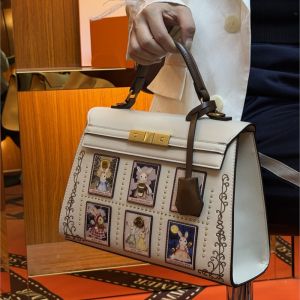 Túi Đeo Vai Thời Trang Nữ Gusachi Thu Đông 2025 Dung Tích Lớn Thiết Kế Hình Thỏ Hoạt Hình Chất Liệu PVC Mềm Có Khóa Kéo