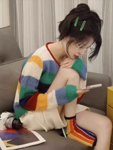 chaqi | เสื้อสเวตเตอร์ถักลายทางสีรุ้งหลวมๆ สไตล์เกาหลี คอตั้ง แขนยาว เสื้อคลุมกันหนาวสำหรับผู้หญิงในฤดูใบไม้ร่วงและฤดูหนาว