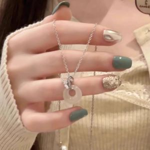 สร้อยคอโซ่กระดูกไหปลาร้าแบบจีนใหม่สำหรับผู้หญิง ดีไซน์ลายนกเขมิสุดหรูหรา เครื่องประดับแฟชั่นที่ไม่ซ้ำใคร โซ่คอขนาดเล็ก