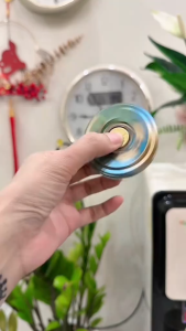 Đồ chơi con quay biến thành robot chiến binh siêu nhân