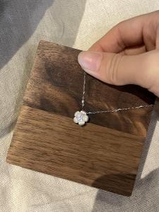 Elegant Tea Rose Diamond Embedded Necklace for Women Stereoscopic Brushed Silver Lockbone Chain Simple Fashion Jewelry