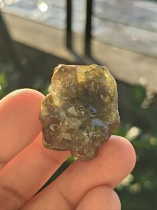 🍀 กรีน มาลีการ์เนท สีเขียวสดใส หายาก ก้อนผลึก เล่นเเสงสวยๆ น่าสะสมมากๆ / 28 กรัม