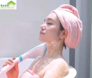 BÀN CHẢI TẮM ĐIỆN KHÔNG THẤM NƯỚC "BAHAMAR" vừa cọ người vừa matxa rất tiện lợi
