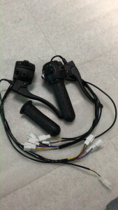 Bộ tay ga xe điện đời mới (tay ga + 2 tay phanh + công tắc xả)