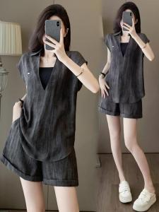 Fashionable V-Neck Two-Piece Set Womens Slimming Design European Style Short Shorts Ensemble Stylish Age-Defying