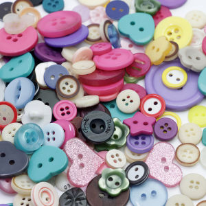 Resin Buttons Assorted Sizes Craft Buttons About 100Pcs for Sewing DIY Crafts Childrens Manual Button Painting Mixed Colors