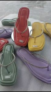 Sandal Jepit Wanita Keren: Flip Flop Kristal & Desain Keren