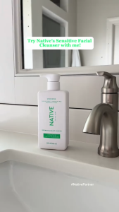 Sữa rửa mặt cho da nhạy cảm NATIVE FACIAL CARE SENSITIVE FACIAL CLEANSER 88ml với Lô Hội và Niacinamide không mùi của Mỹ