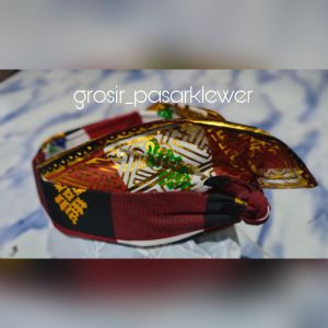 Udeng Ikat Bali motif kotak merah marun