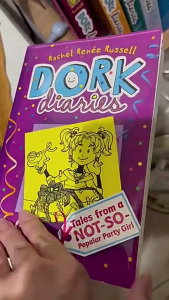 New Female version of the little kid’s diary gift box version Dork Diaries (18 volumes) Girl’s story