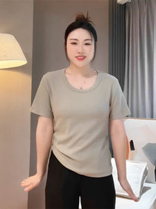 พลัสไซส์ เสื้อยืดแขนสั้นความยาวไหล่ผู้หญิง ฤดูร้อน หลวม ซ่อนหน้าท้องสไตล์ฮ่องกง ชิค เสื้อท่อนบน สไตล์ฝรั่งเศส คอกลมเย็บปะติดปะต่อกัน