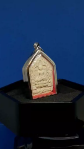 Very RarePowerful.Special version Ajahn Pleng Boonyuen Prai Khun Paen 59 Tons Nur Dam Hua Wahn Amulet大名鼎鼎阿贊炳 100歲冥誕大法會 59灵坤平将军(正/偏财，人缘至尊) 此樽用很多特殊料(请参阅以下材料明细)已包好不锈钢佛牌壳