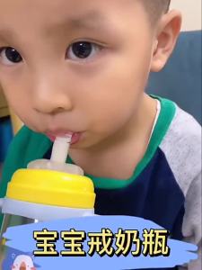 จัดส่งทันที ขวดหย่านมเด็กกว้างคอซิลิโคนต่อต้านหยดขวดนม ปราศจาก BPA ขนาดเส้นผ่าศูนย์กลางกว้าง 240 มล. / 300 มล.