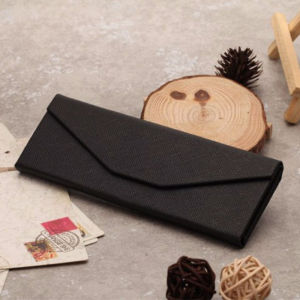 Geovannery Kotak Kacamata Lipat Triangle Portabel Rabun Hitam Hitam Bahan Kulit A COD