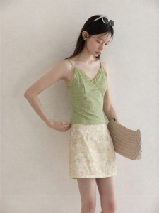 Cantonstory | Green V-Neck Sleeveless Slim Fit Short Womens Vest