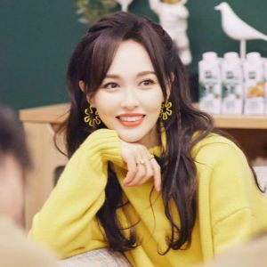 Yellow Flower Earrings: Tang Yiyang's Unique Design Women's Jewelry