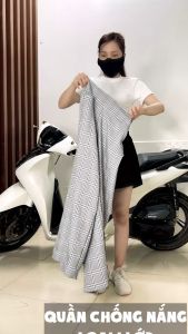 được chọn mẫu Quần chống nắng ống rộng có nút bấm