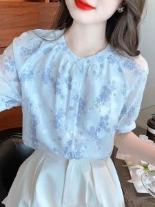 เสื้อเชิ้ตผู้หญิงแขนสั้นพิมพ์ลายดอกไม้สไตล์ใหม่ปี 2025 เสื้อเชิ้ตผู้หญิงทรงเข้ารูปหรูหรา ทรงเข้ารูป แขนสั้น แฟชั่นฤดูใบไม้ผลิ