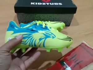 Paket Komplit Sepatu Bola Anak Usia 6-10 Tahun & Kaos Kaki