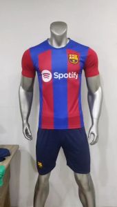 Quần Áo Bóng Đá CLB Barcelona màu sọc đỏ xanh sân nhà logo thêu  chất vải thun lạnh thấm hút không nhăn không xù lông A8