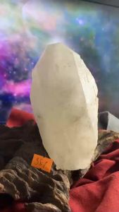 Tinh thể đá Thạch Anh trắng Clear Quartz thông đèn tự nhiên thiên nhiên năng lượng chiêu tài phong thủy mã 381