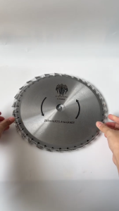 ใบตัดหญ้าวงเดือน ตราช้างสามเศียร ตัดหญ้าติดเล็บแบบสะพายมีฟัน สินค้าขายดี ใบตัดหญ้า หนา ทน อย่างดี ของแท้100%