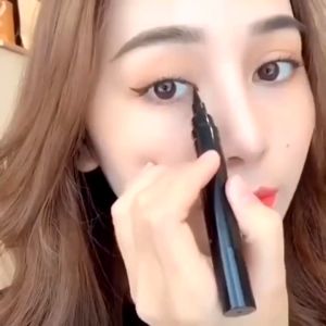 SUAKE Double Head Wing Eyeliner Pen Long Lasting Waterproof Eyeliner Small Seal Eyeliner Liquid Pen