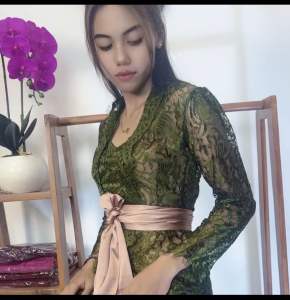 ATASAN KEBAYA GLOSSY BED REMPEL KUTUBARU - KEBAYA BALI MEWAH
