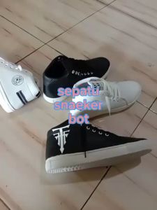 sepatu snaeker bot utih pria dan wanita keren trisula semata kaki