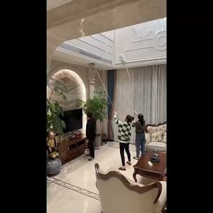 ไม้กวาดหยักไย่ ไม้ปัดฝุ่น ปัดฝั่นเพดาน ไม้ปัดฝุ่นไมโครไฟเบอร์ ปรับความงอ หัวไม้ปัดหมุนได้ ปรับยืดได้ 2.8 เมตร