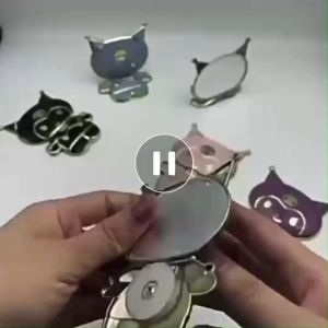 เคสโทรศัพท์สำหรับรุ่น  REDMI A3 2024   ฝาหลัง กันกระแทก ตั้งได้  พับได้ พร้อมตัวยึดกระจก น่ารัก เคสชุบ  สไตล์ kuromi คุโรมิ