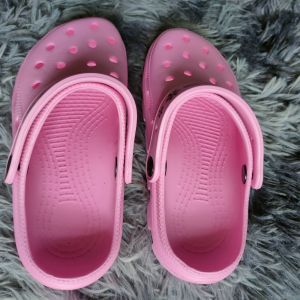 รองเท้าแตะ ชายหญิงแบบสวม ทำจากวัสดุชั้นดี มีมาตรฐาน นุ่มสบายเมื่อสวมใส่